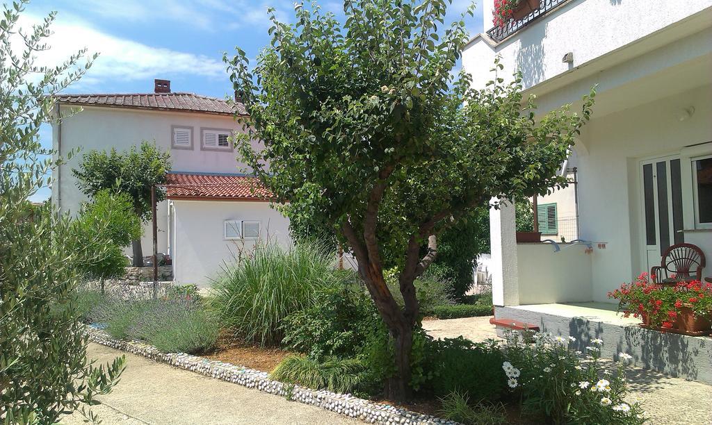 Rooms Hodanic Krk Town Exterior photo